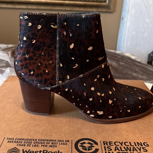 40. Madewell The Rosie Bootie in Rich Brown - Picture 4 of 10